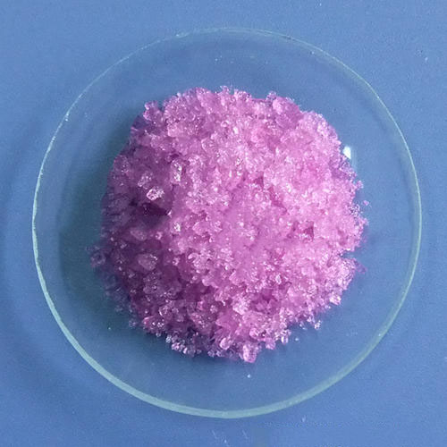 Nitrate de néodyme (III) hydraté (Nd(NO3)3•xH2O)-cristallin